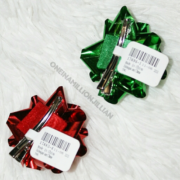 2 Gift Bow Hair Clips Christmas Holiday Barrettes - Picture 2 of 5